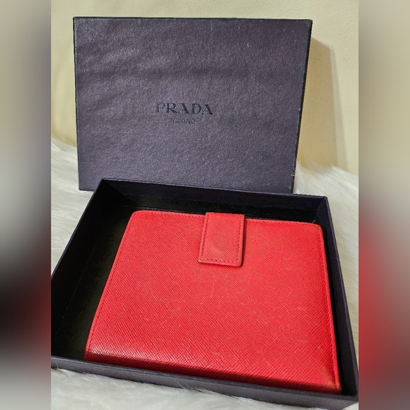 ❌SOLD❌ ♥️ Prada Wallet ♥️ - Picture 2 of 14